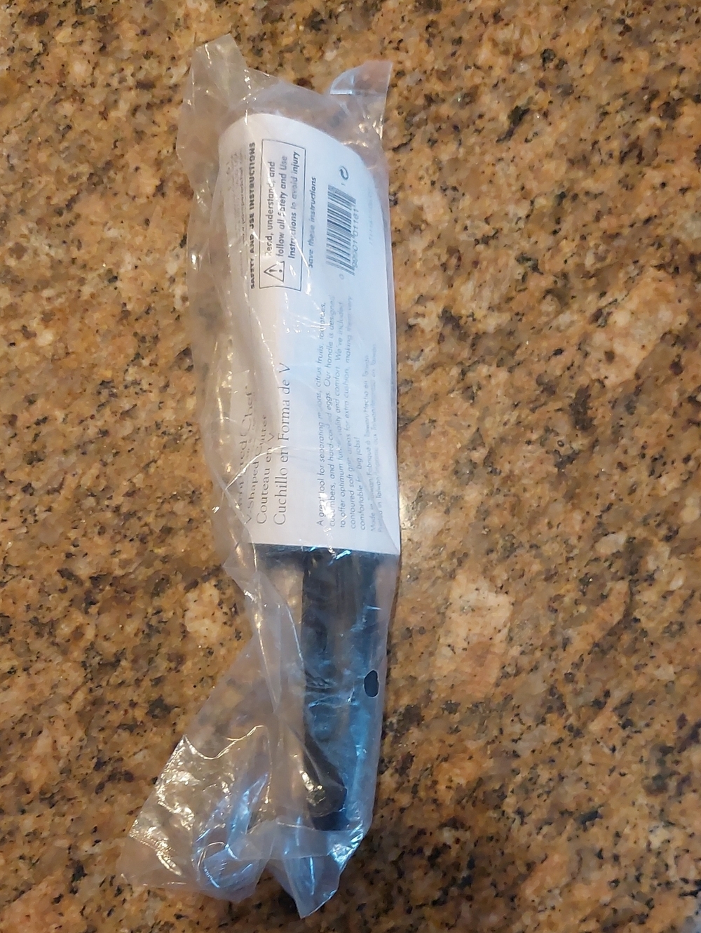New Pampered Chef V-Shaped Cutter